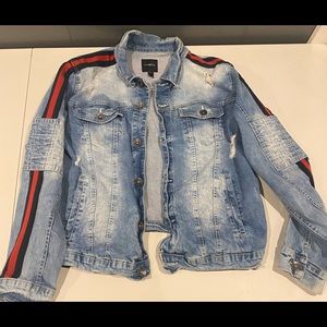WT02 men’s blue denim jacket w/ red & blue stripe down sleeve size L